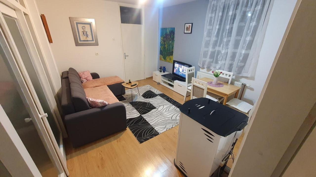 Apartman Dina Bihać Zewnętrze zdjęcie
